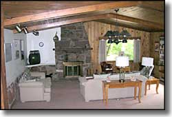 Dodgeton Creek Inn living room